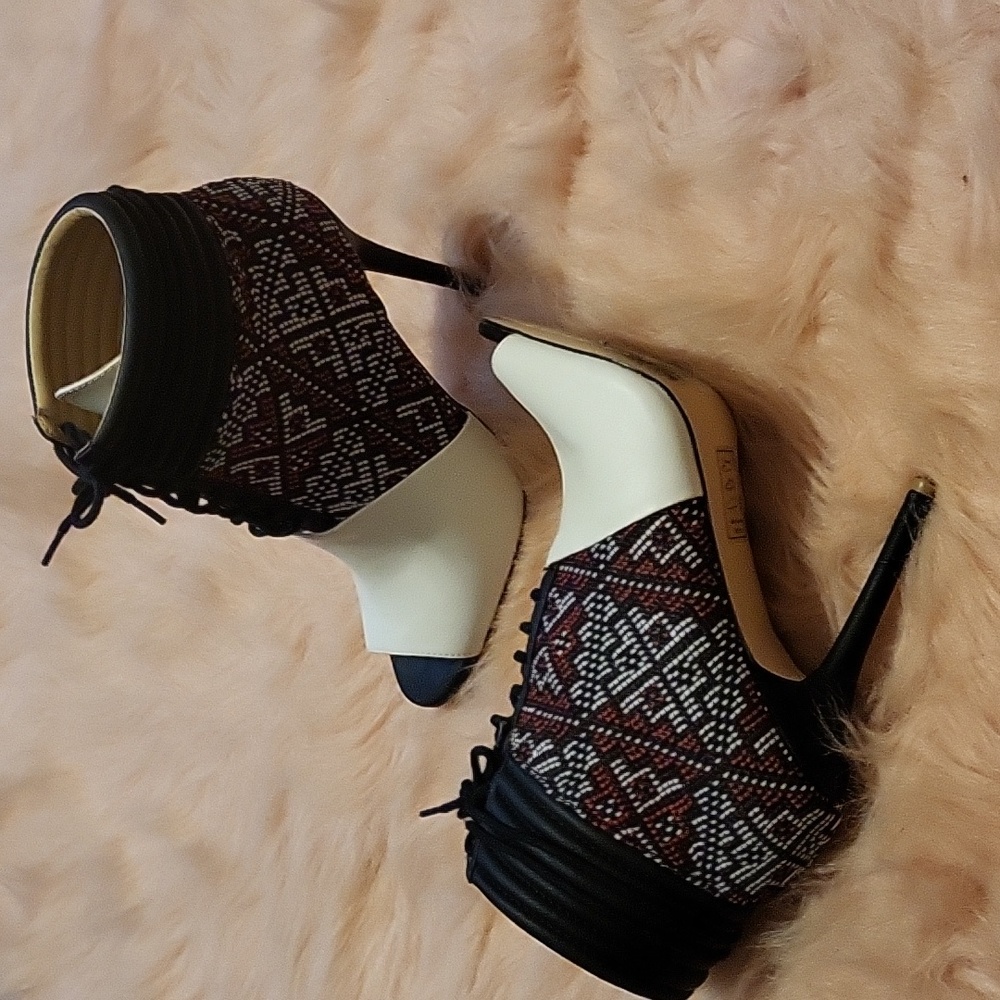 Bootie Peep Toe Unique Pattern - Picture 2 of 6